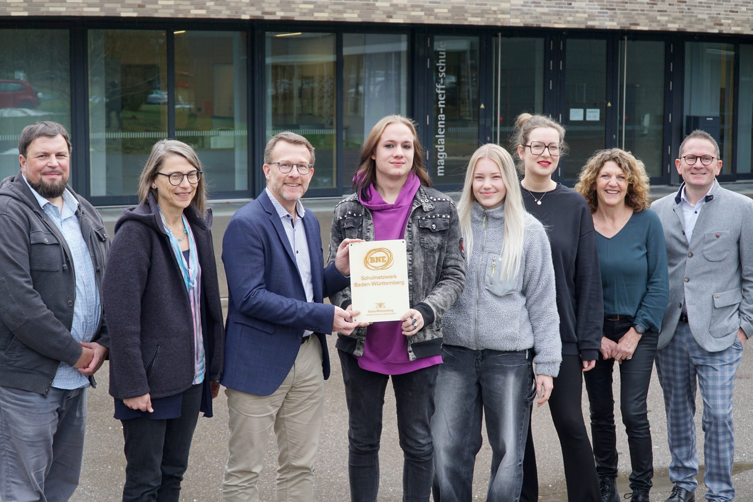 Nun auch mit Plakette: Wir sind BNE-Schule